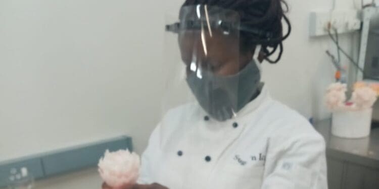 Mercy Ncube making her cakes